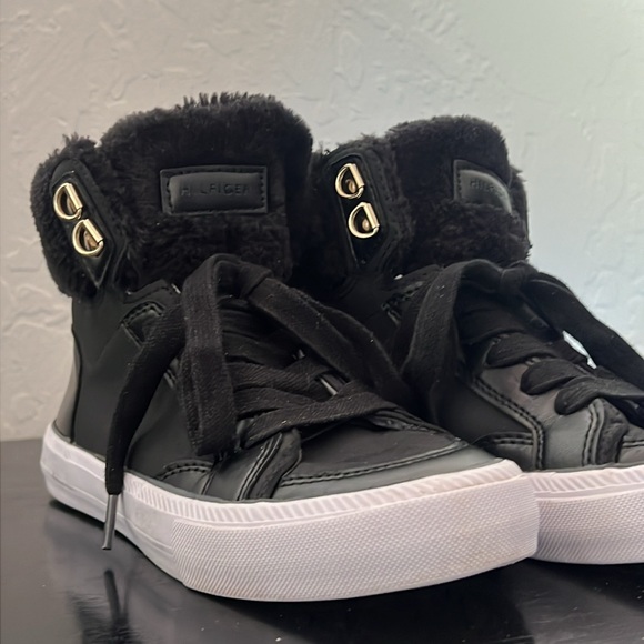 Tommy Hilfiger Furry Black leather tennis shoe sneakers women's size 7 - Picture 9 of 13